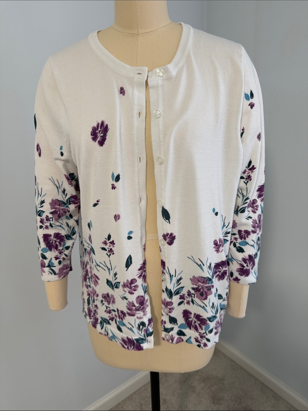 Roz & Ali White Cardigan with Purple Floral Print Size XL. - Picture 12 of 16